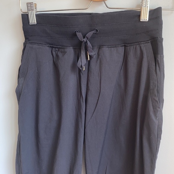 Lululemon Studio Crop II SZ 2 - Picture 3 of 7